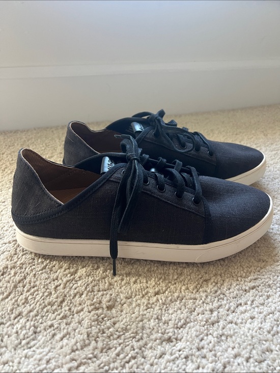 OluKai Shoes - OLUKAI PEHUEA LI WOMANS BLACK/LINEN SNEAKERS. Size 9.